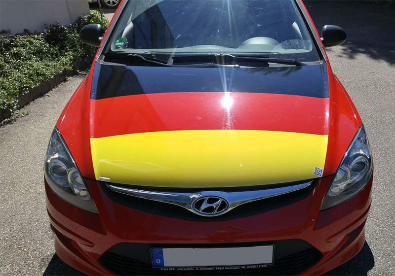 https://www.suncontrol-folien.de/wp-content/uploads/2016/10/folierung_motohaube_ludwigsburg_deutschland_flagge_skaliert.jpg